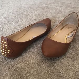 Cognac studded flats