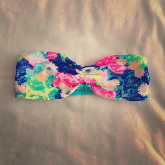 Floral lace bandeau