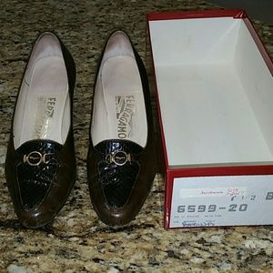 Nice brown 2 inch heels width B