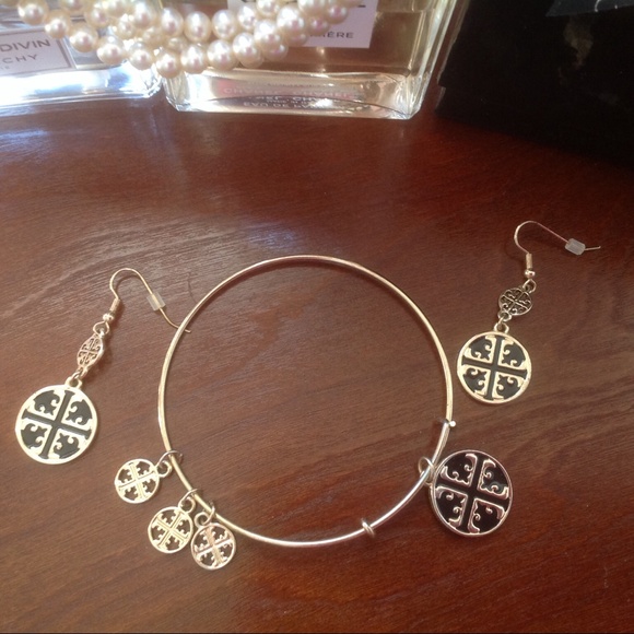 WOW Bracelet with matching earrings