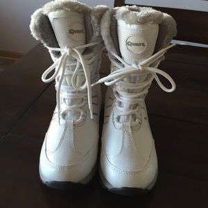 Quest brand white snow boots size 6