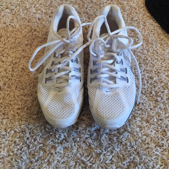 Nike AirMax girls tennis shoe