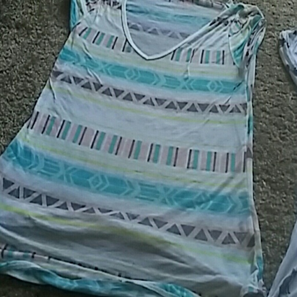 Light tribal tshiets - Picture 2 of 4