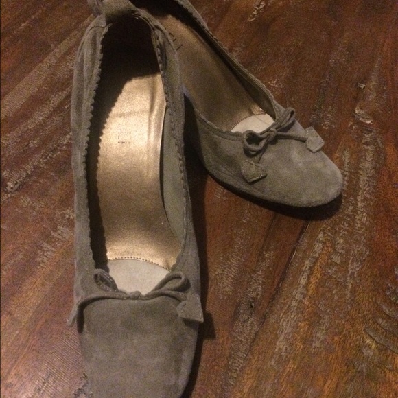 Van Eli pumps ~ grey suede ~ size 7 1/2 M