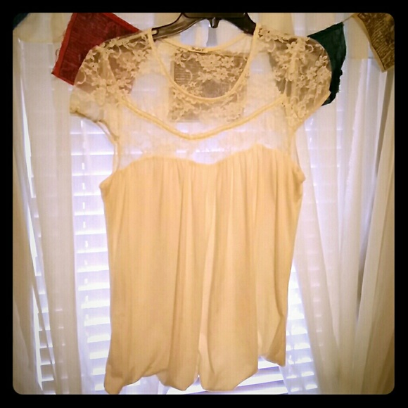 *make me an offer* lace shirt