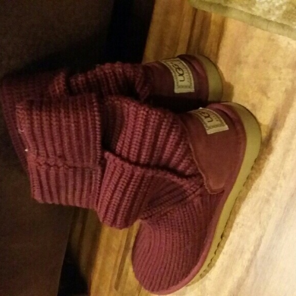 UGG burgundy sweater boots pull on gently used