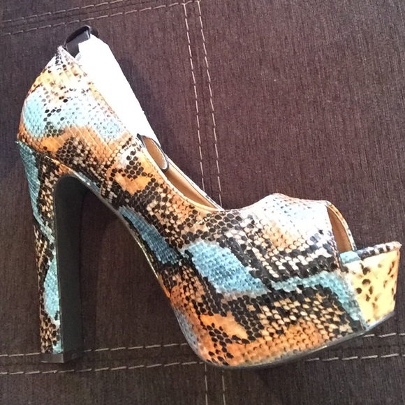 Colorful heals 💁🏼👠👑 - Picture 2 of 2