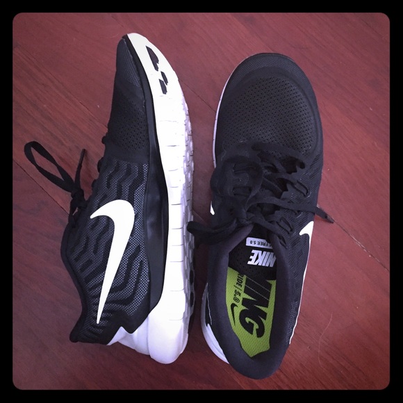 NWOT Women's Nike Free 5.0