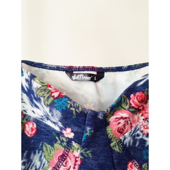 SOLD!!!! Flower Tank Top - Picture 3 of 3