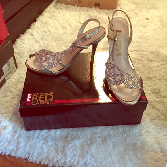 "E" LIVE stunning heels