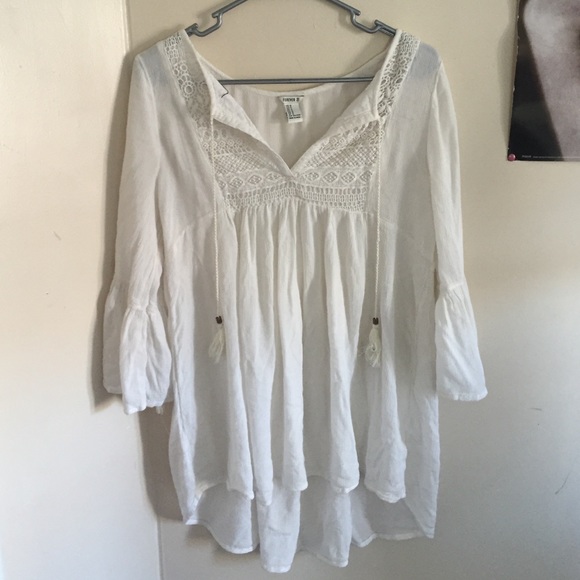 White cute flows shirt