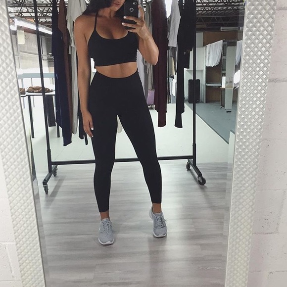 TEA YOU Black Tumbler Tank Crop Top
