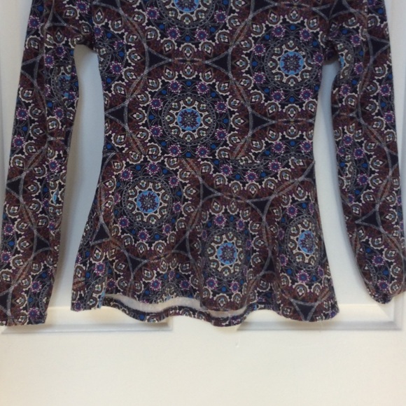 Long sleeved patterned peplum top - Picture 2 of 3