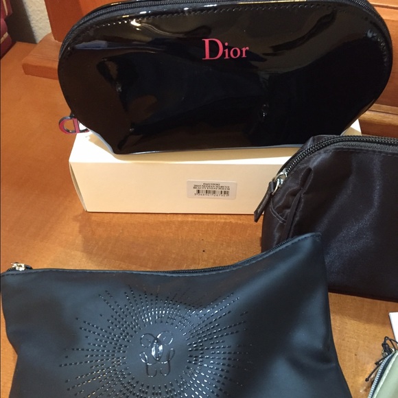 FREE GIFT WITH $50 purchase. - Picture 2 of 4