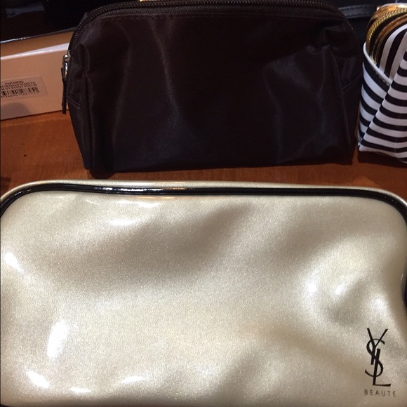 FREE GIFT WITH $50 purchase. - Picture 3 of 4