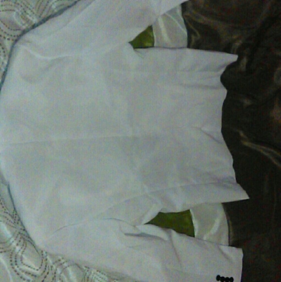 Im selling this white blazer