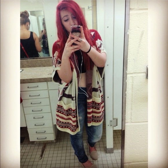 Sweater/Cardi - Picture 2 of 2