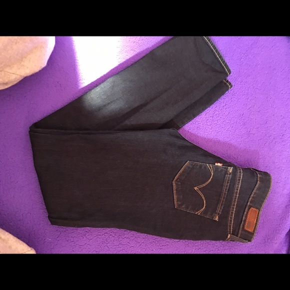 Levi Straight Leg Jeans 🔥