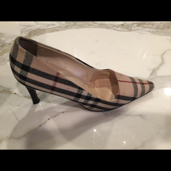 Used Burberry pumps. Size 39. Size 8.