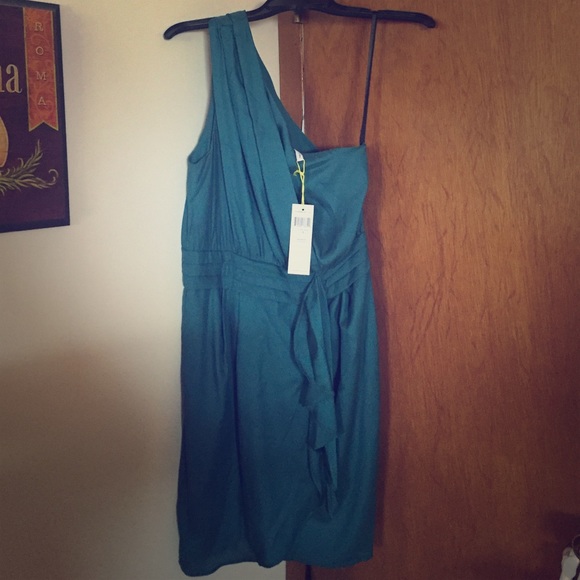 Great dress for a wedding or a date night out! - Picture 1 of 2