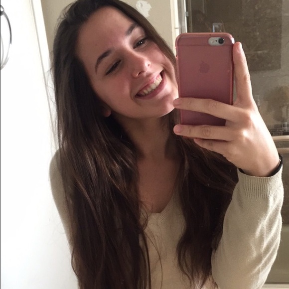 Meet your Posher, Alexia