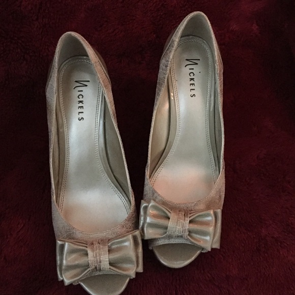 Pretty 3" thick heeled shoes