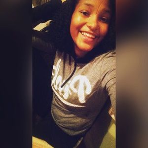 Meet your Posher, Dominique