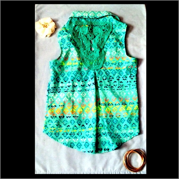 Aztec print blouse 💕 - Picture 2 of 2