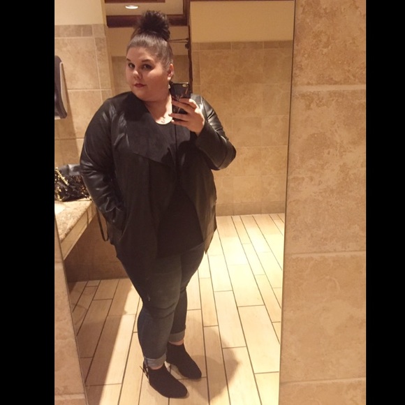 🌟TOP RATED SELLER🌟TOP 10% SHARER🌟POSH MENTOR🌟 - Picture 4 of 4