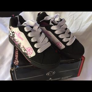 🎉FUN! Brand new Pink Skull Heelys Tennis Shoes