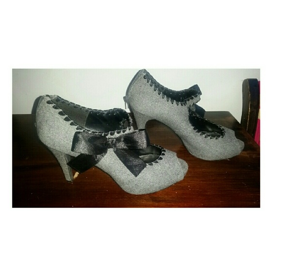 Velvet Heart Gray Heels