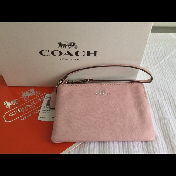 💕 COACH pink wristlet - NWT 💕