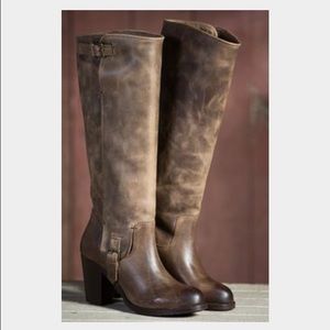 Brand new ariat leather riding boot in sz7