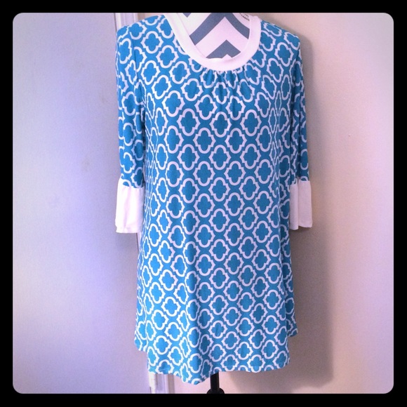 Adorable bright teal and white tunic