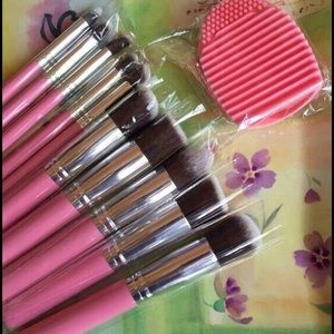10pcs Makeup Brushes+1 pcs Brush Cleaner.