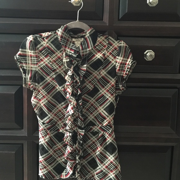 Button up size medium plaid shirt sleeve top