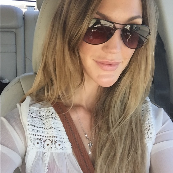 Meet your Posher - Picture 3 of 4