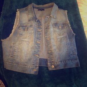 Cropped denim vest