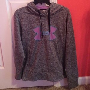 Very cute under armour hoodie💖