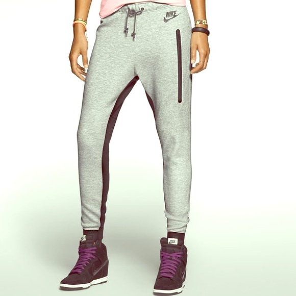 [On hold] NIKE tech sweatpants. Size L.