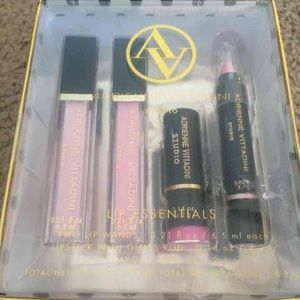 Adrienne Vittadini Lip Set