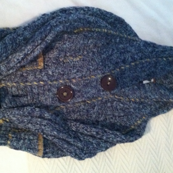 Sweater - Picture 4 of 4