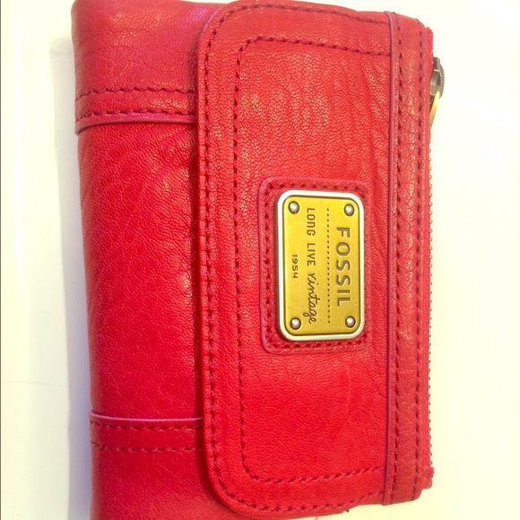 Vixen red Fossil wallet NWT