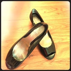 👯 MAKE AN OFFER! Patent leather kitten heels