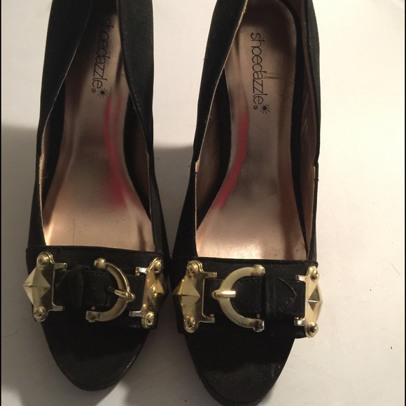 Peep toe with gold hardware