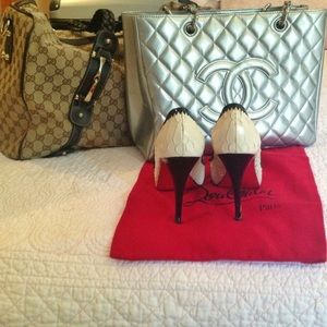 Silver patent leather Chanel bag👜