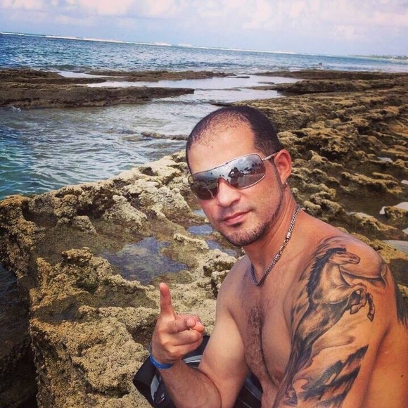 Meet your Posher, Jhey - Picture 2 of 4