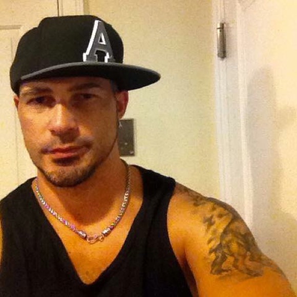 Meet your Posher, Jhey - Picture 3 of 4