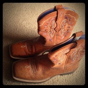 Brand new Ariat Boots size 7 never worn!