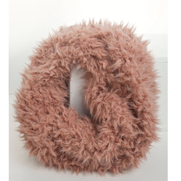 Accessories - NWT shaggy faux fur infinity scarf